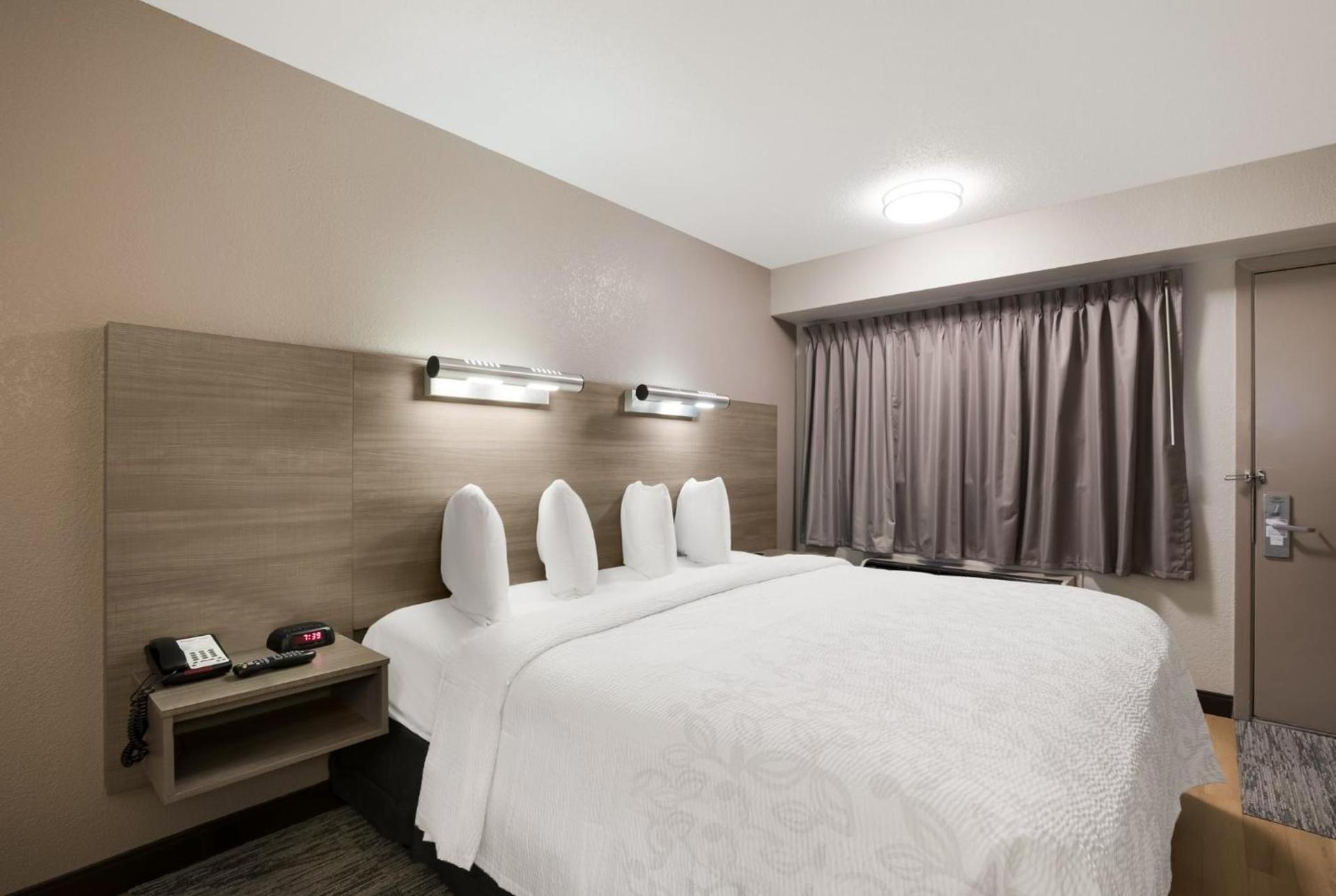 Red Roof Inn PLUS+ Chicago - Naperville photo 21