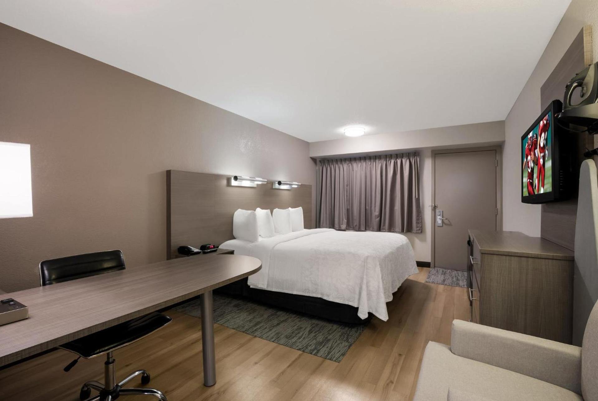 Red Roof Inn PLUS+ Chicago - Naperville photo 20