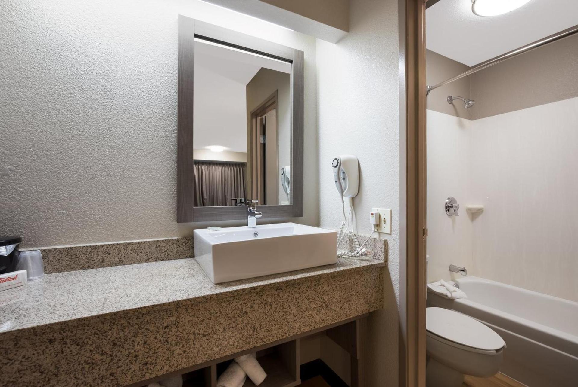 Red Roof Inn PLUS+ Chicago - Naperville photo 30