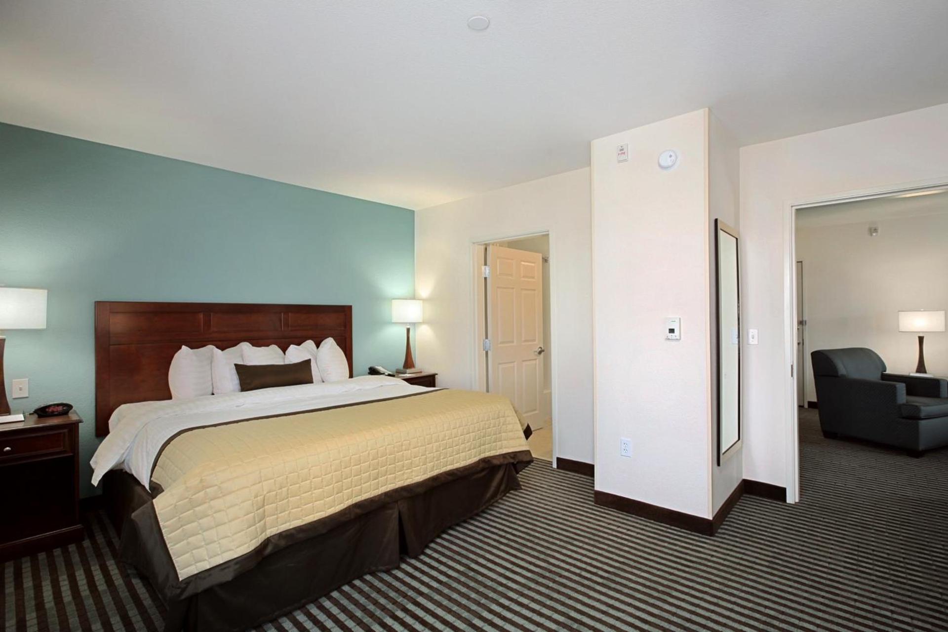 Baymont by Wyndham Denver International Airport photo 38