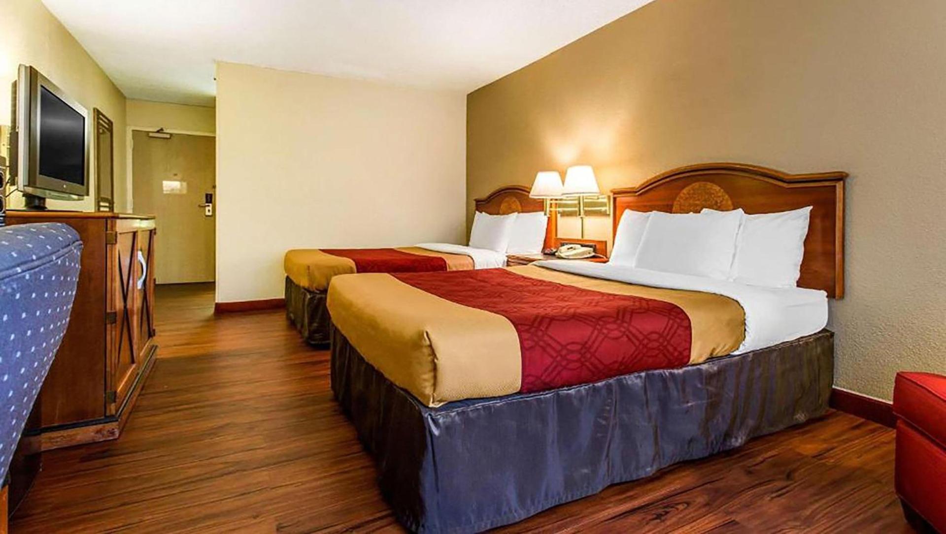 Studios & Suites 4 Less Charlotte photo 4