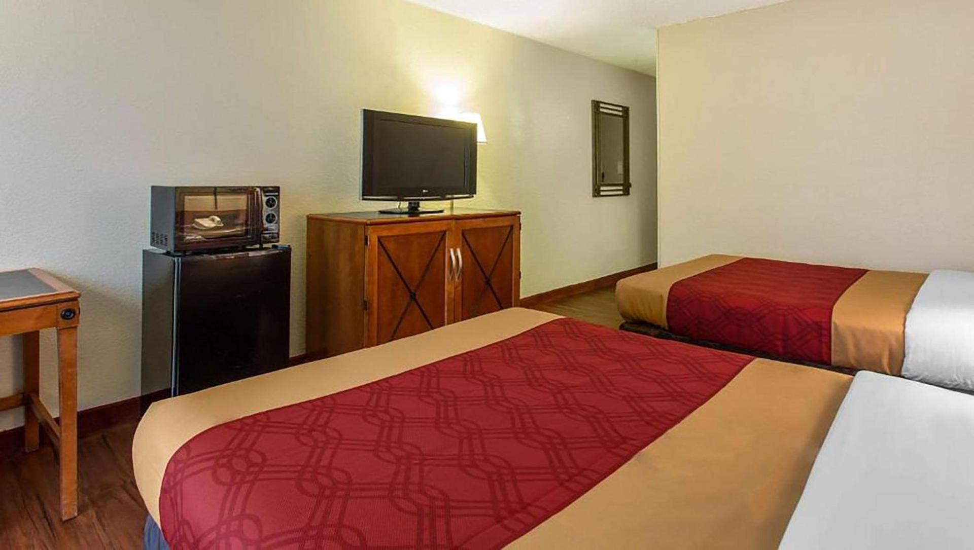 Studios & Suites 4 Less Charlotte photo 7