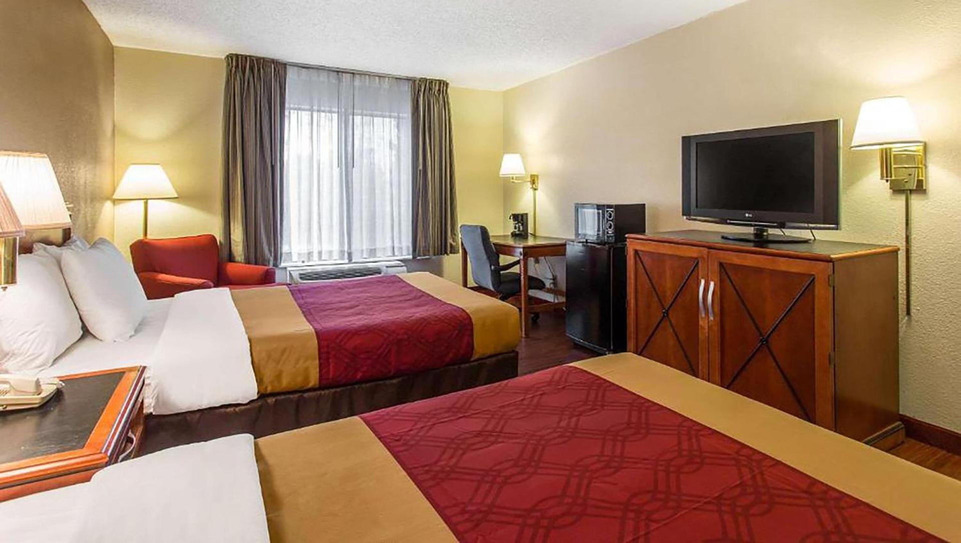 Studios & Suites 4 Less Charlotte photo 8
