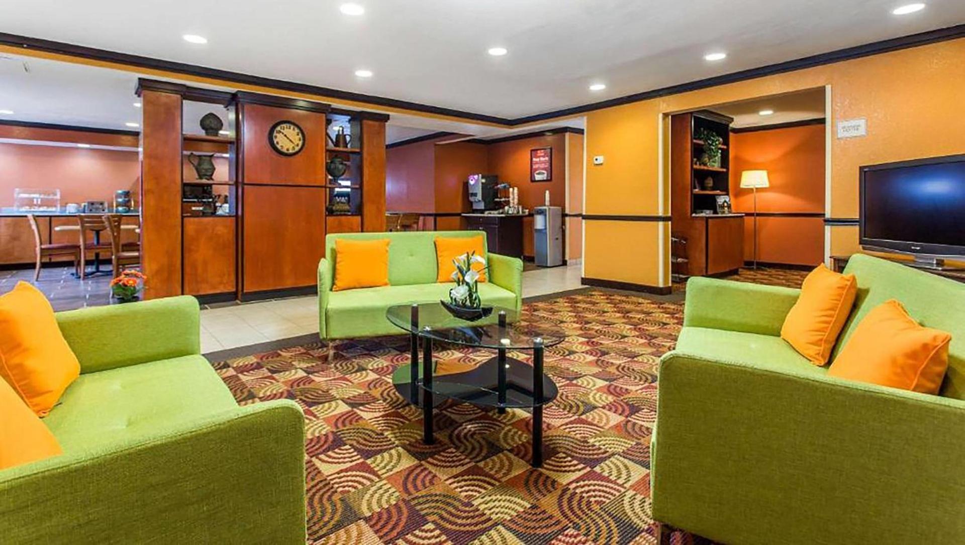 Studios & Suites 4 Less Charlotte photo 3