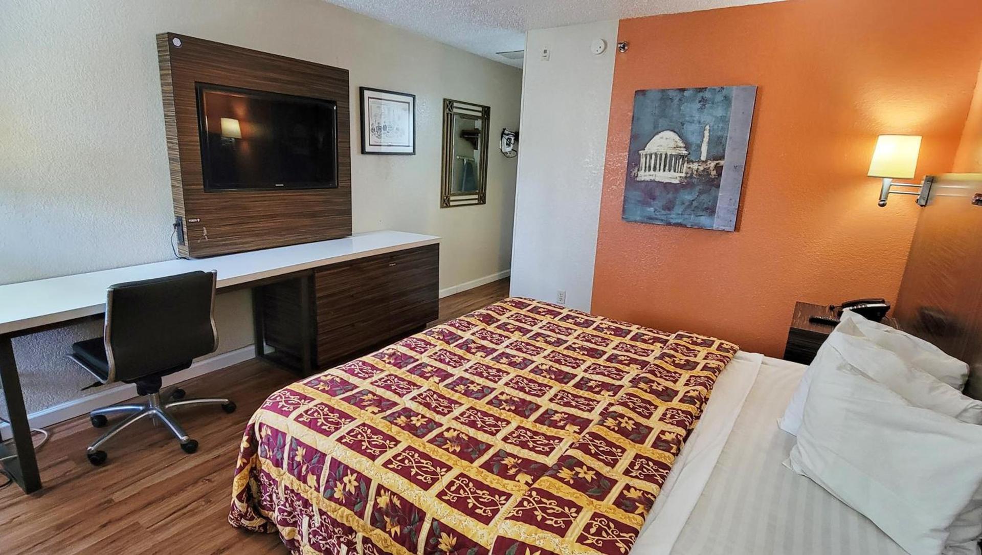 Studios & Suites 4 Less Charlotte photo 16