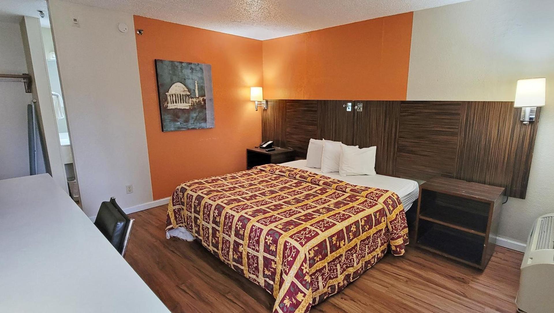 Studios & Suites 4 Less Charlotte photo 15