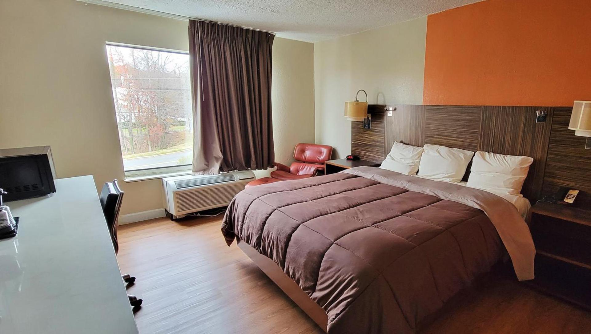 Studios & Suites 4 Less Charlotte photo 10