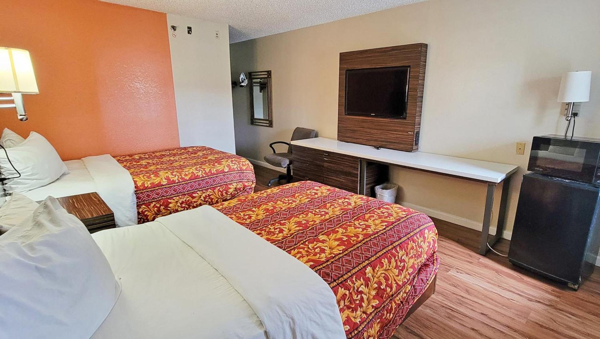 Studios & Suites 4 Less Charlotte photo 6
