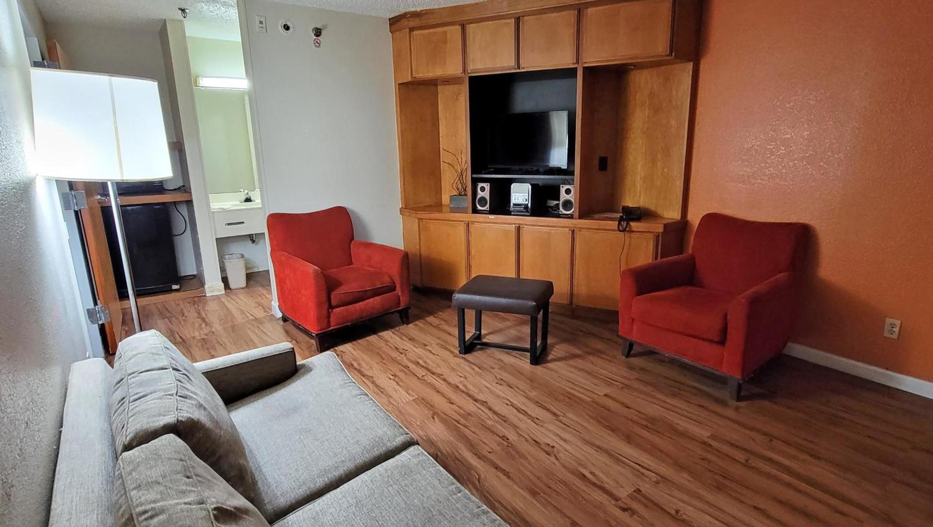Studios & Suites 4 Less Charlotte photo 18
