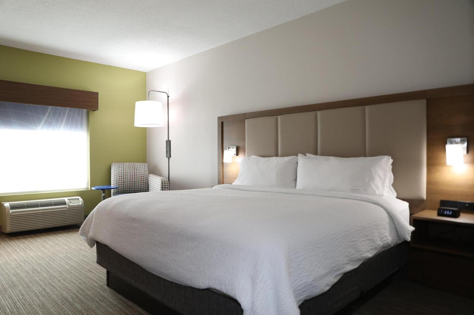 Holiday Inn Express Hotel & Suites Albuquerque Airport by IHG photo 2