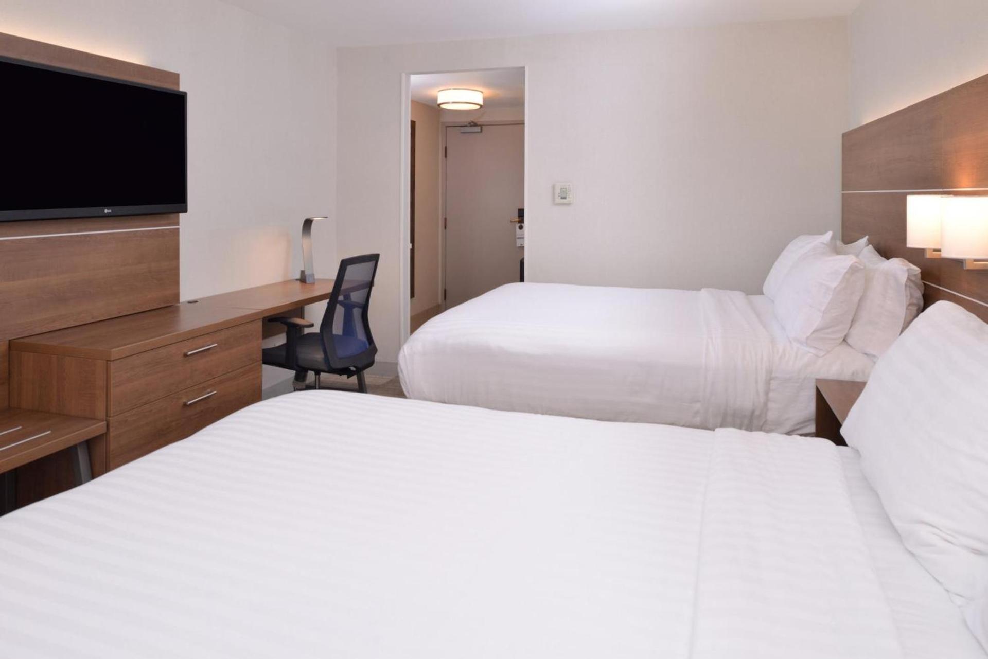 Holiday Inn Express Palm Desert by IHG photo 32