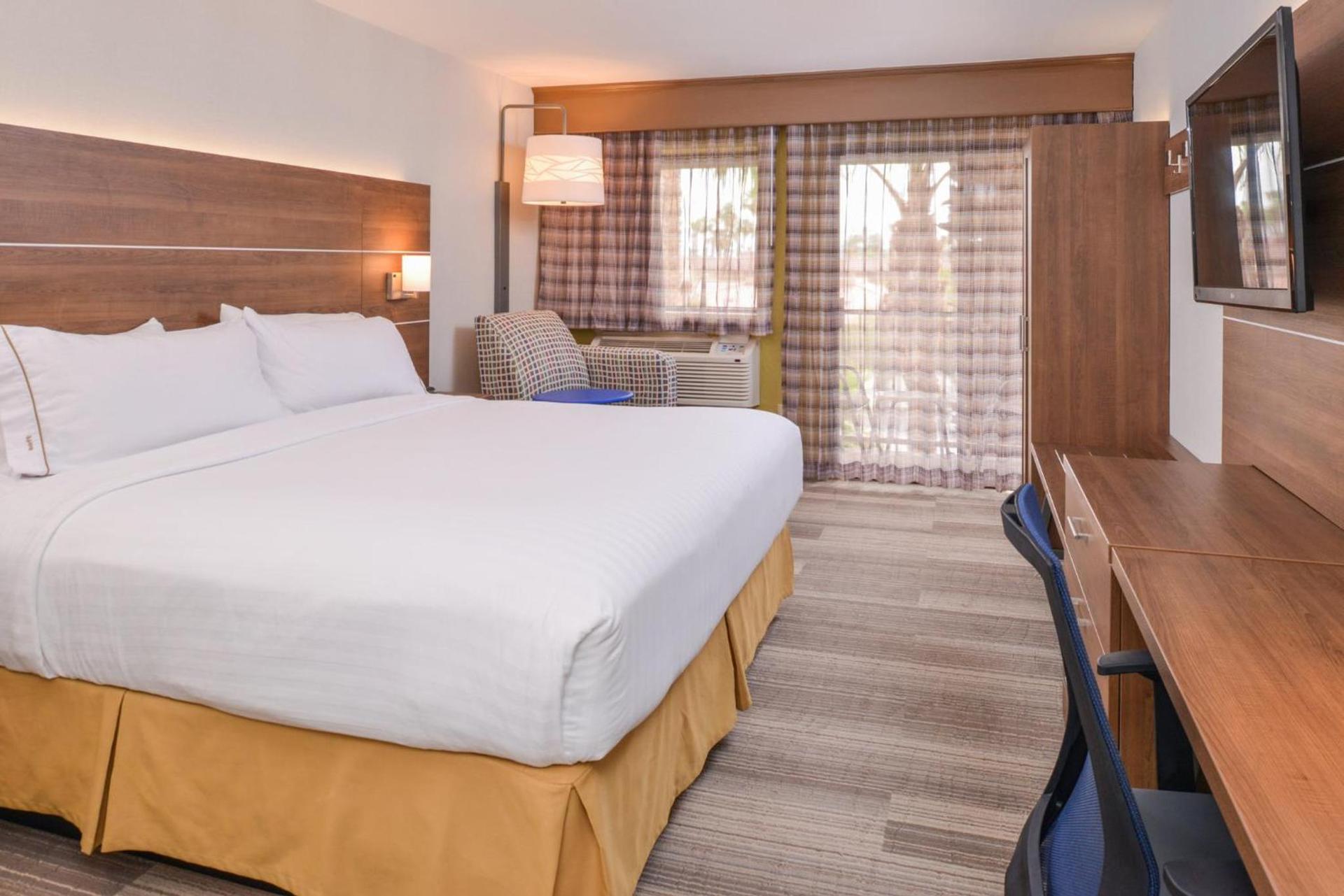 Holiday Inn Express Palm Desert by IHG photo 30