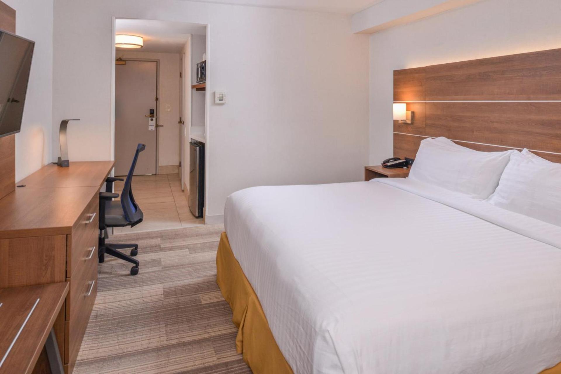 Holiday Inn Express Palm Desert by IHG photo 55