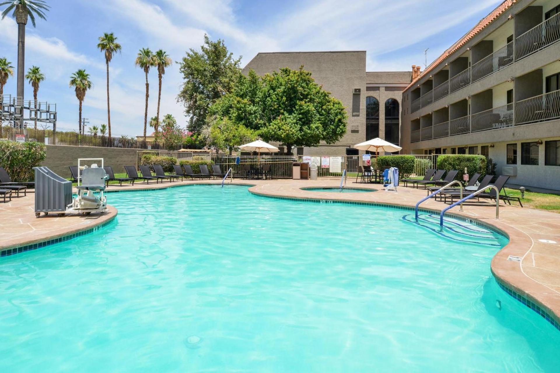 Holiday Inn Express Palm Desert by IHG photo 43