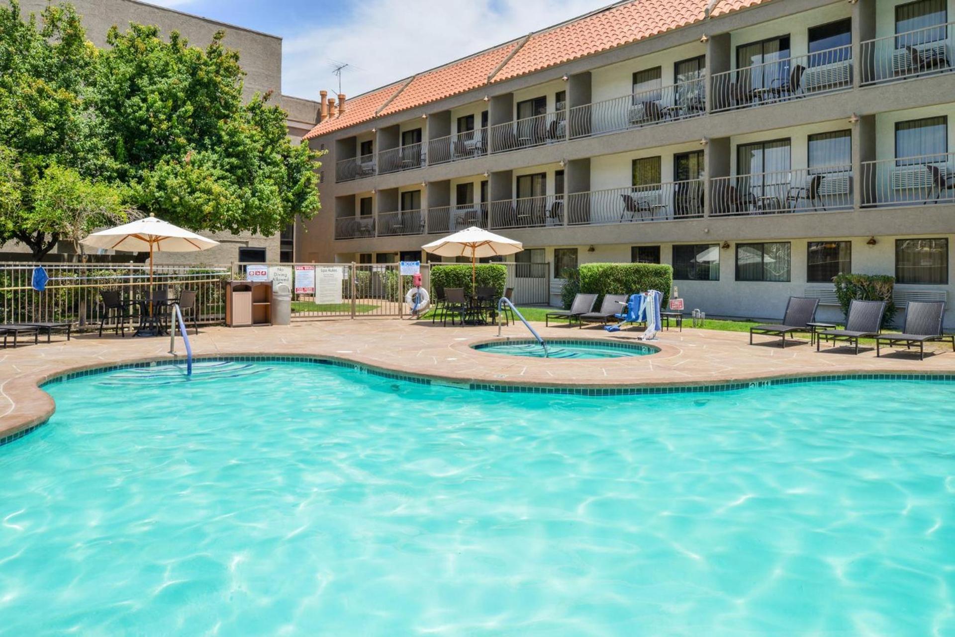 Holiday Inn Express Palm Desert by IHG photo 17