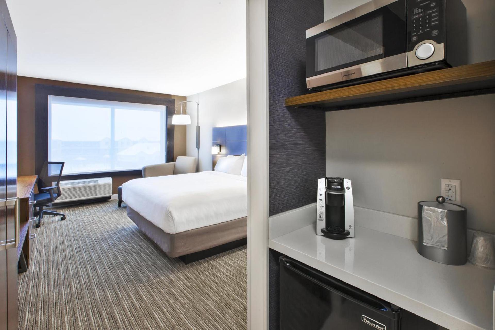 Holiday Inn Express & Suites Okemos - University Area by IHG photo 17