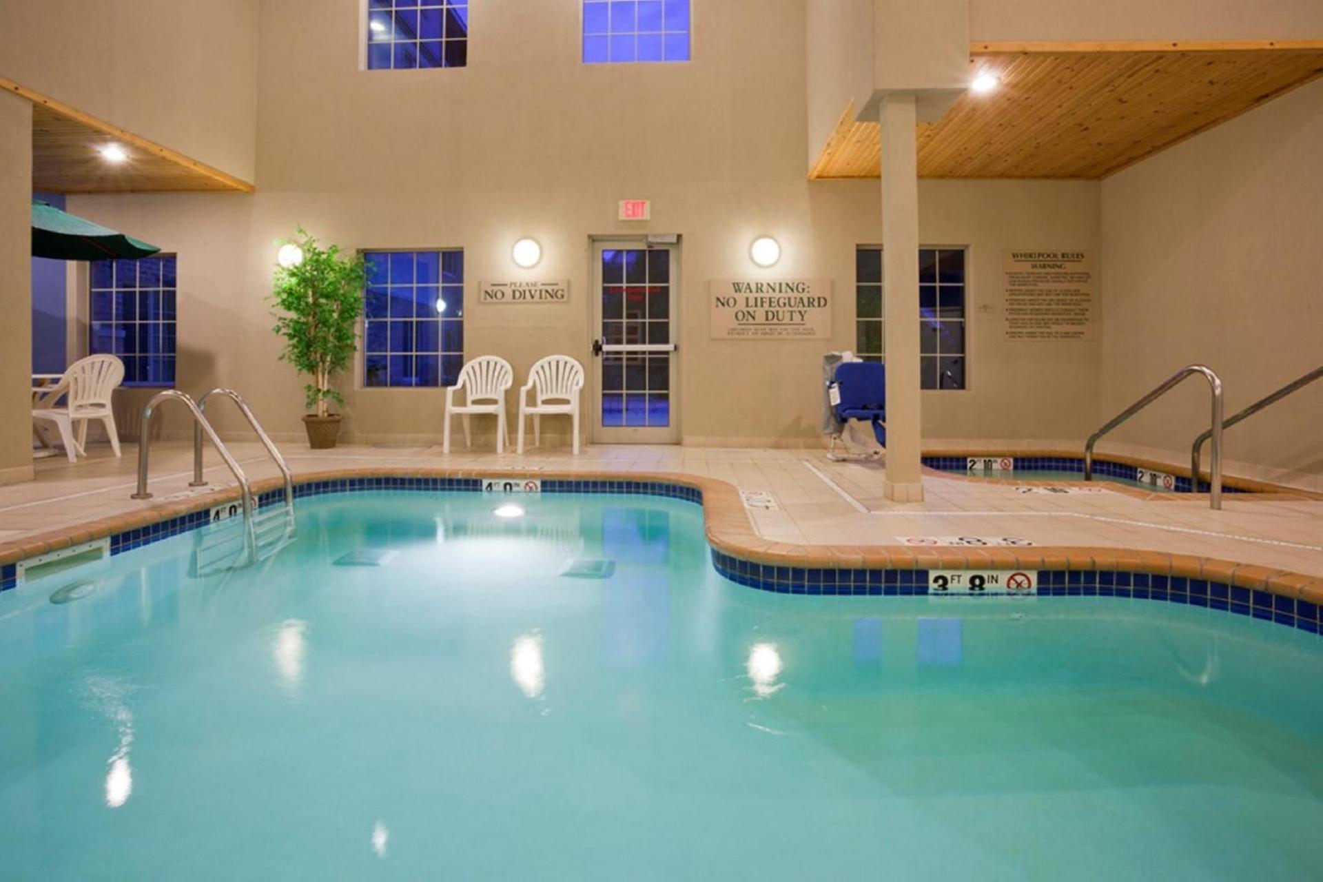 GrandStay Hotel & Suites La Crosse photo 6