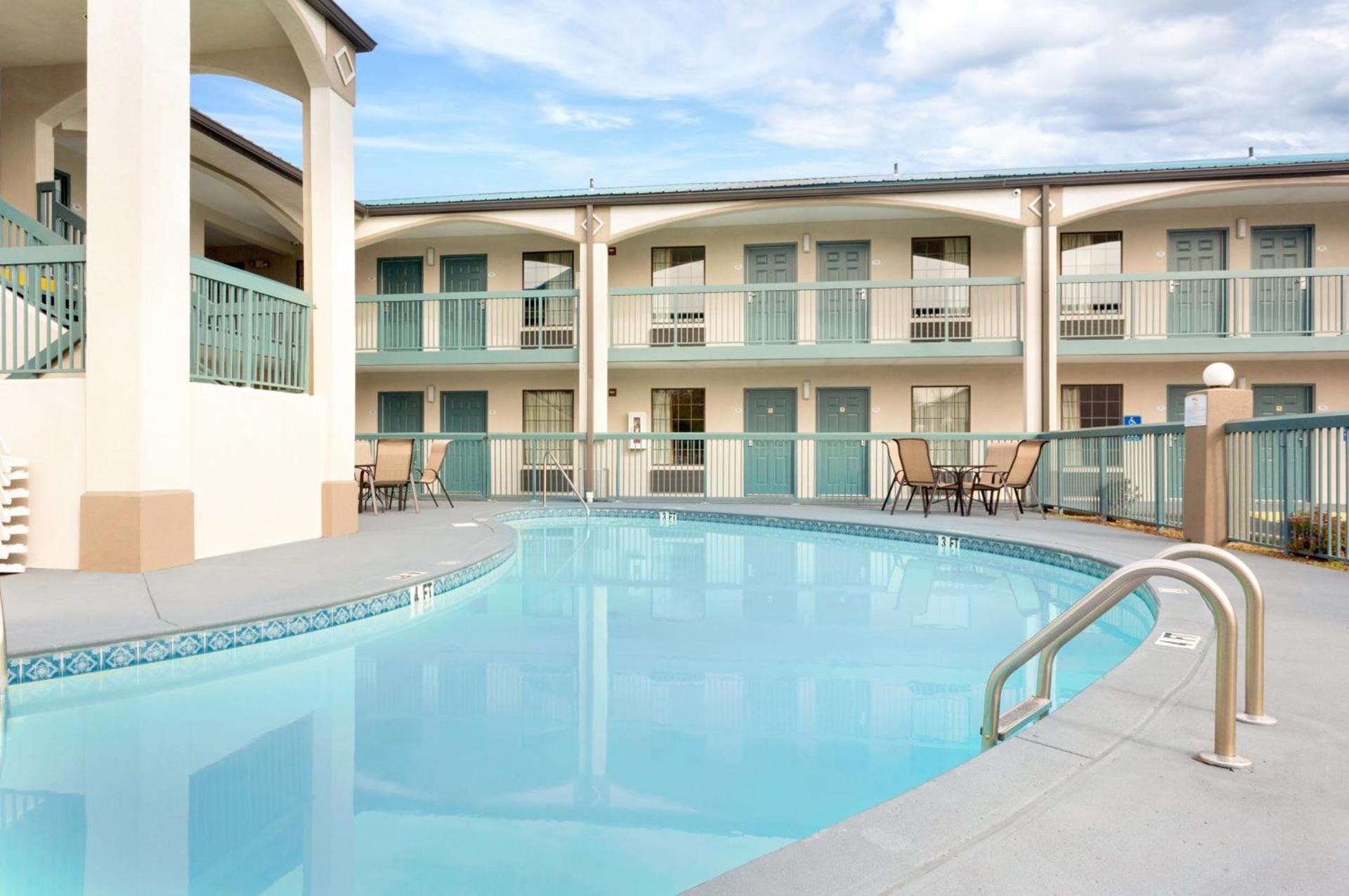 Baymont by Wyndham Gallatin photo 25