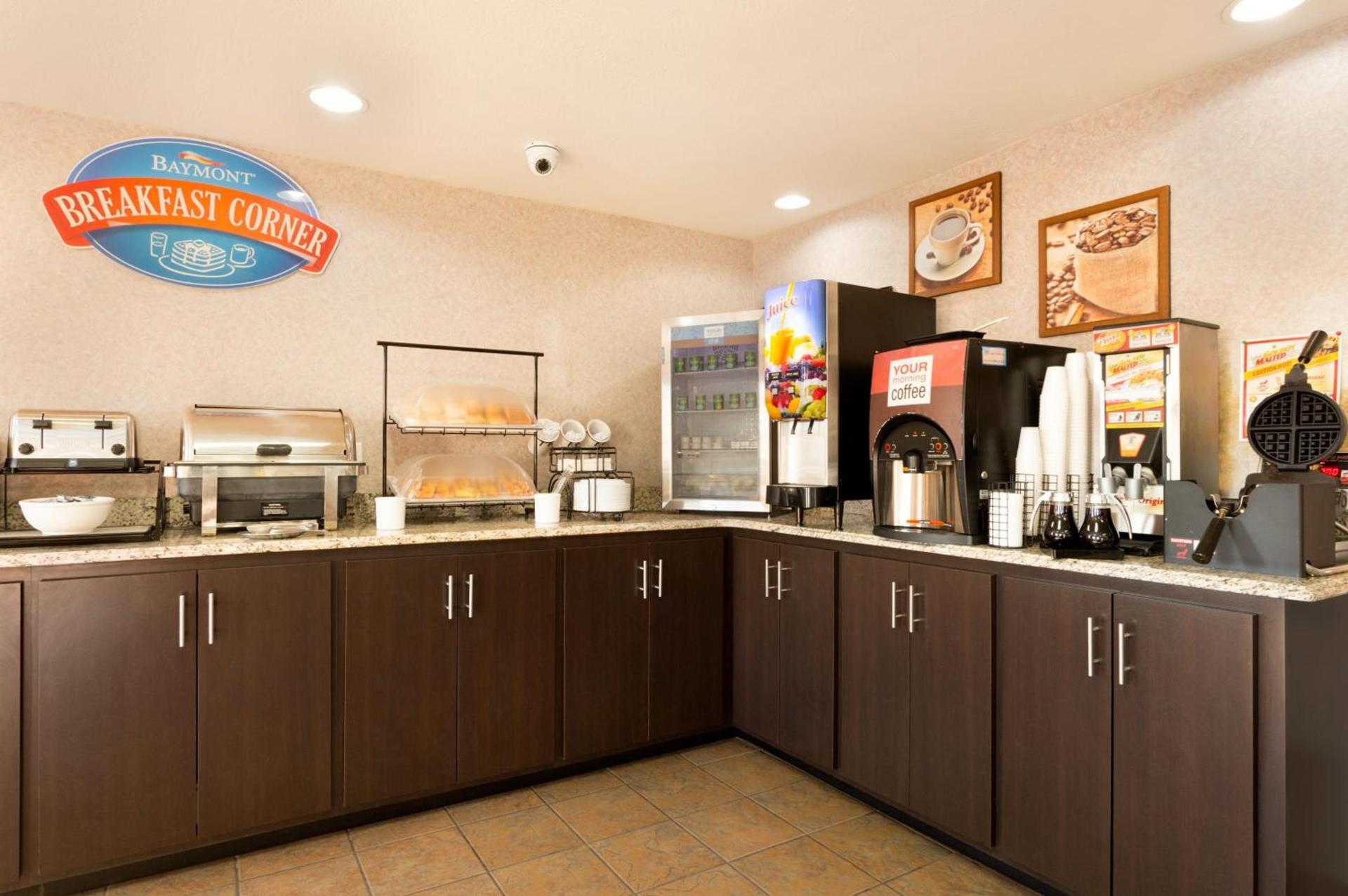 Baymont by Wyndham Gallatin photo 3