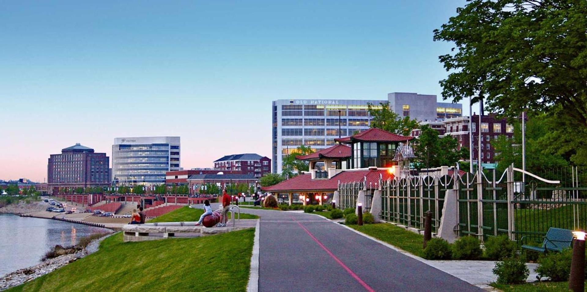 Holiday Inn Express & Suites Evansville Downtown by IHG photo 43