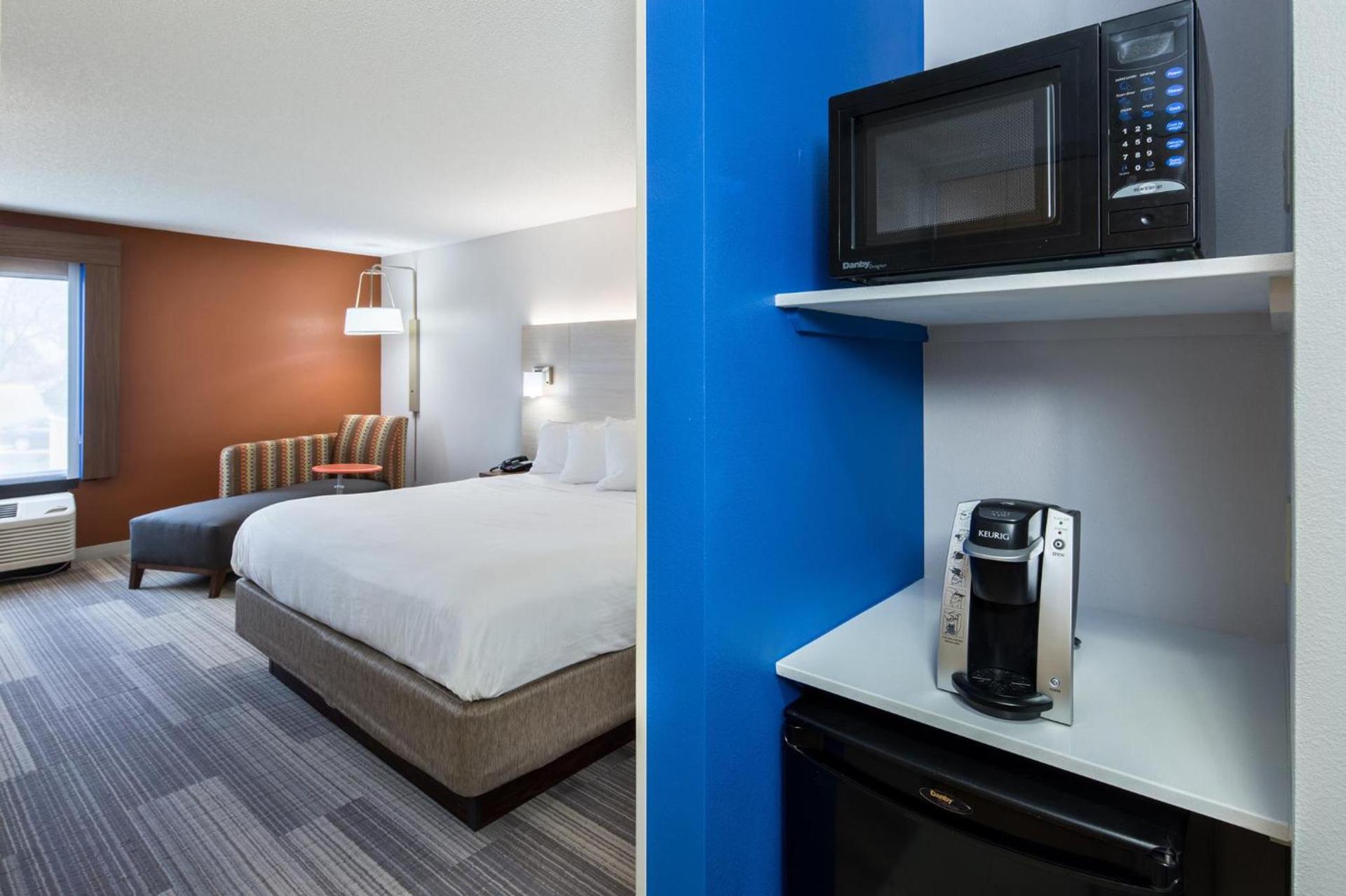 Holiday Inn Express Cedar Rapids - Collins Road by IHG photo 24