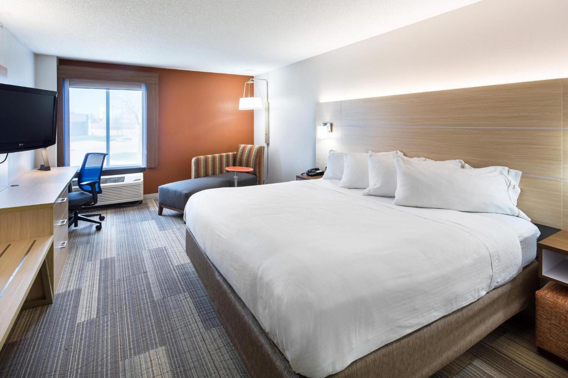 Holiday Inn Express Cedar Rapids - Collins Road by IHG photo 52