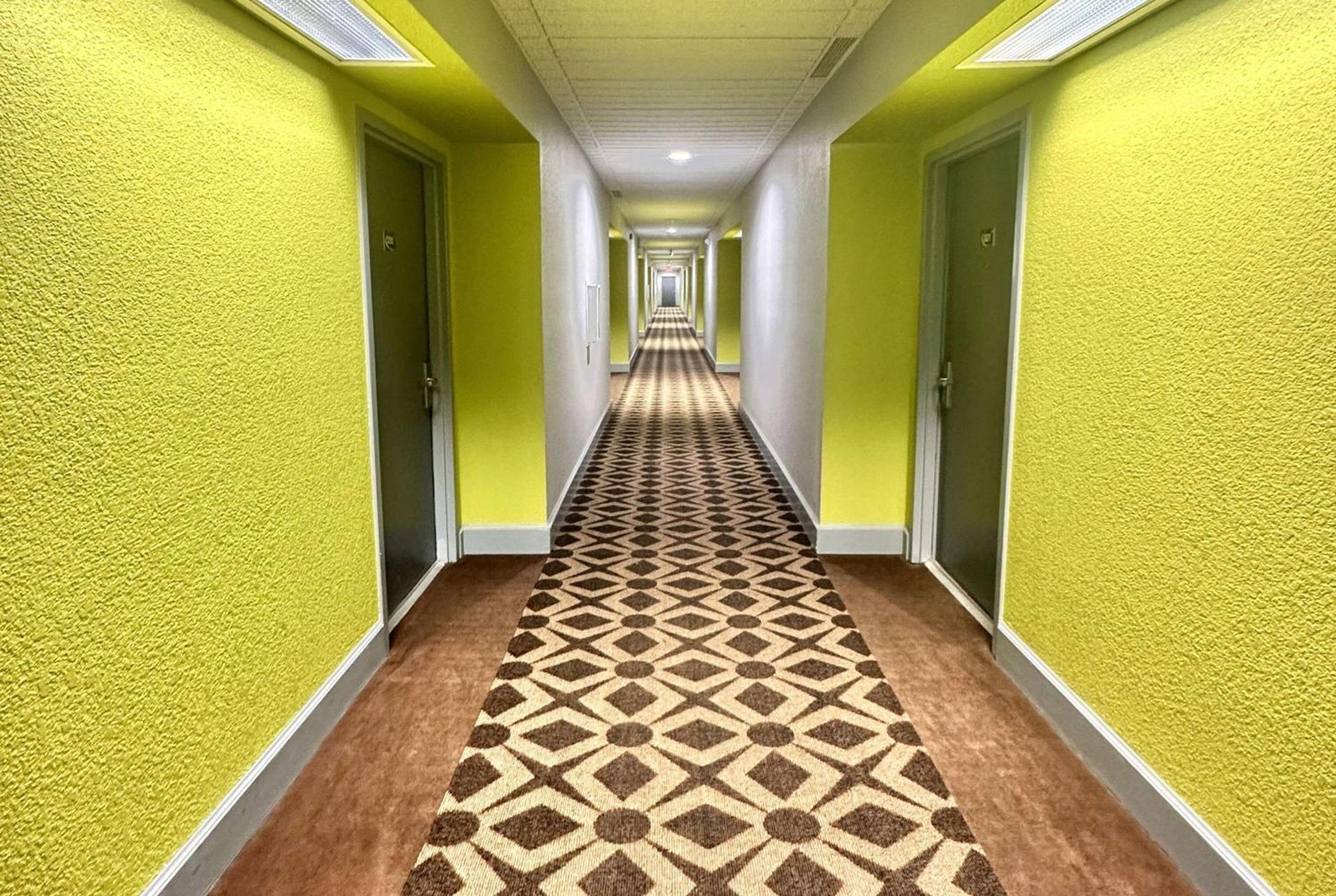 Super 8 by Wyndham Harrison OH photo 13