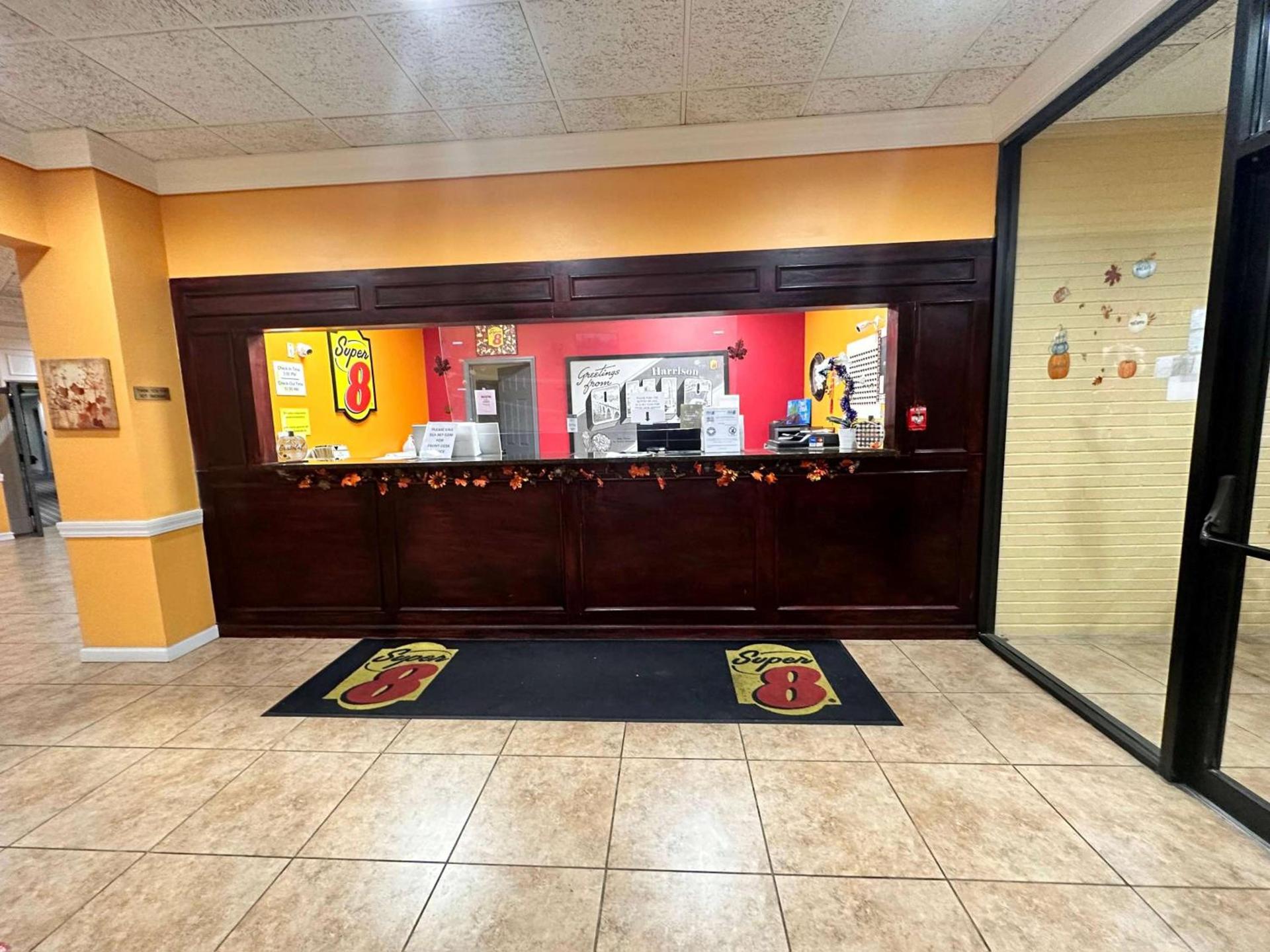 Super 8 by Wyndham Harrison OH photo 11