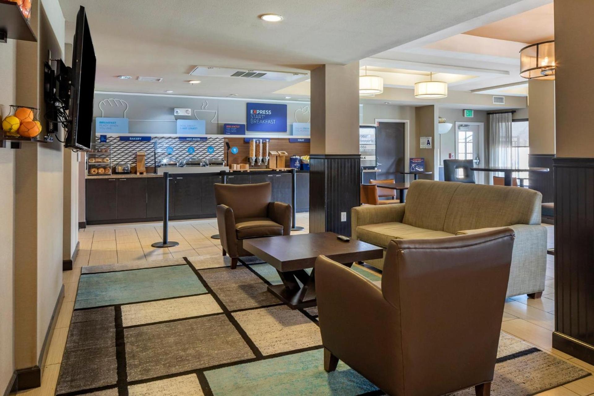 Holiday Inn Express & Suites Indio - Coachella Valley by IHG photo 31