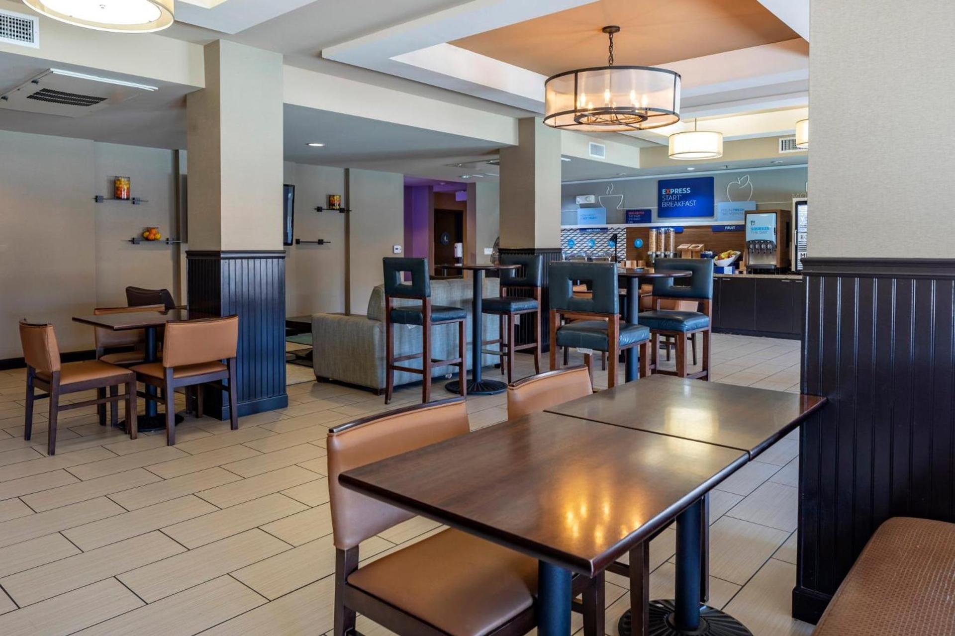 Holiday Inn Express & Suites Indio - Coachella Valley by IHG photo 73