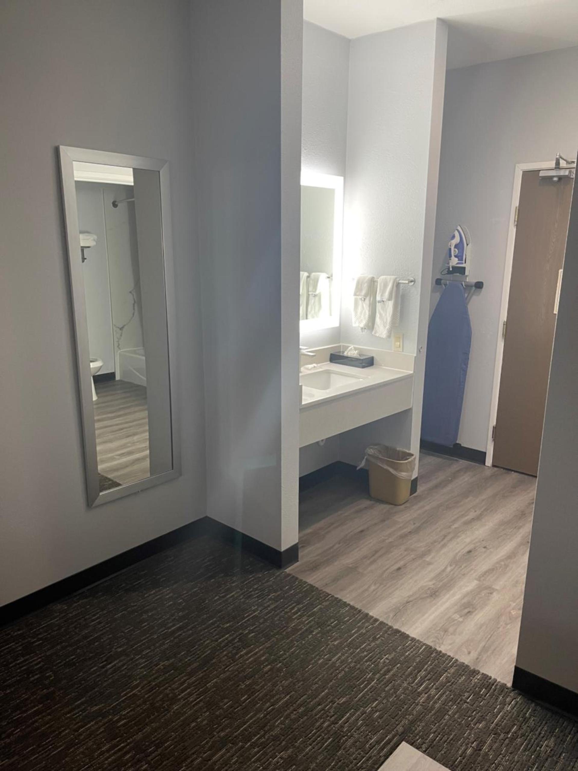 Quality Suites Abilene Mall Area photo 26