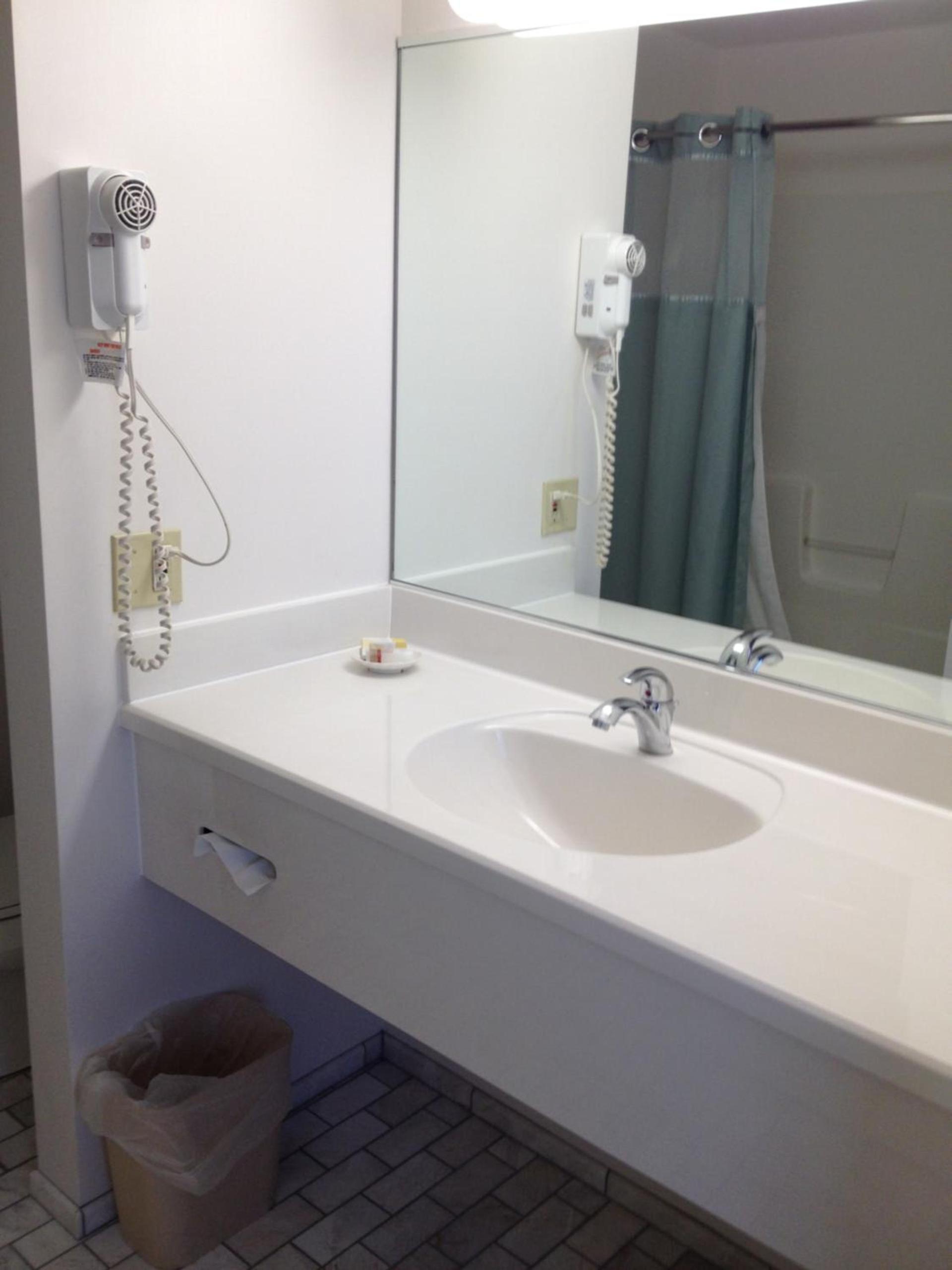 Parkside Inn Bridgeview photo 3