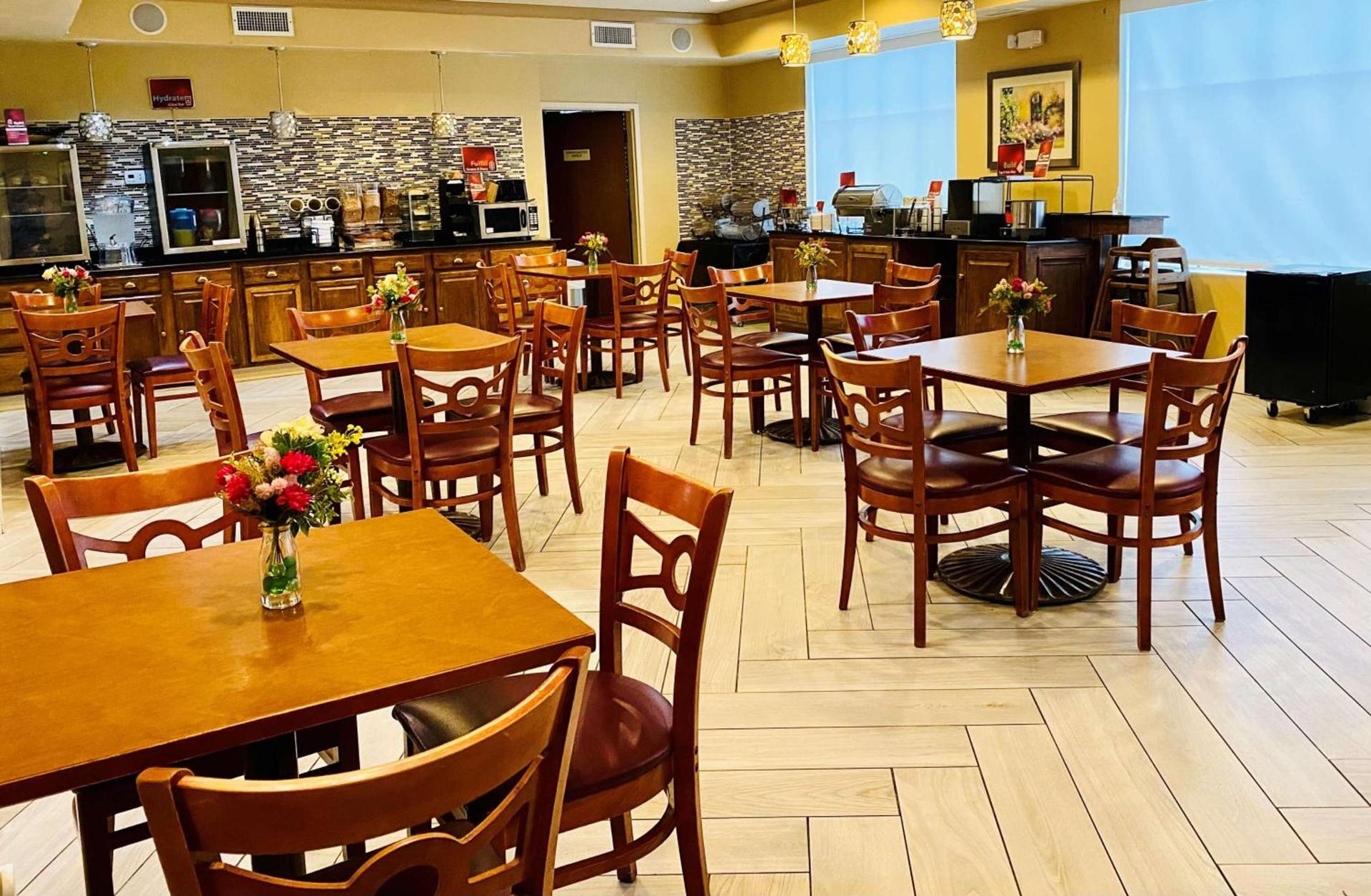 Best Western PLUS Hannaford Inn & Suites photo 9