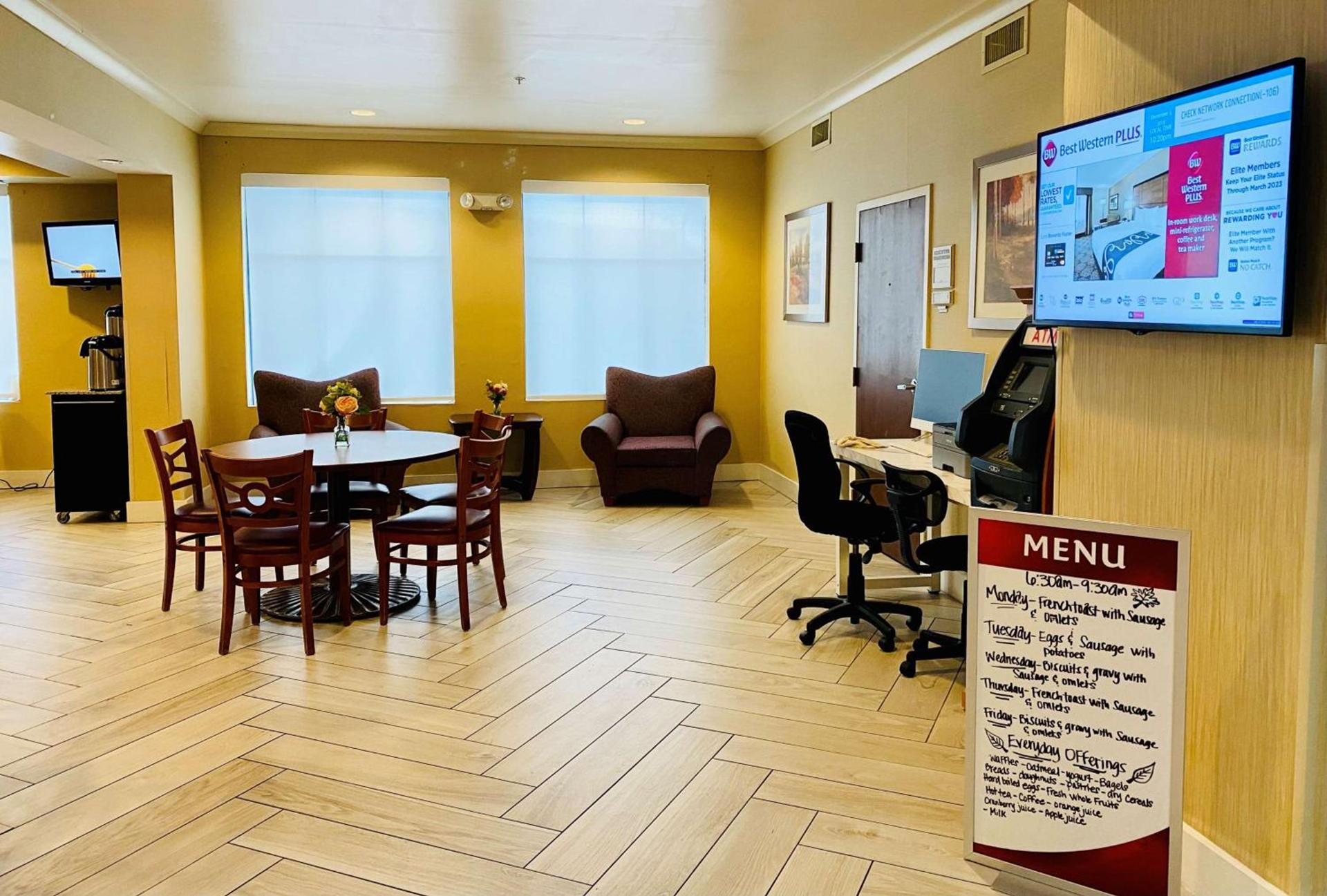Best Western PLUS Hannaford Inn & Suites photo 5
