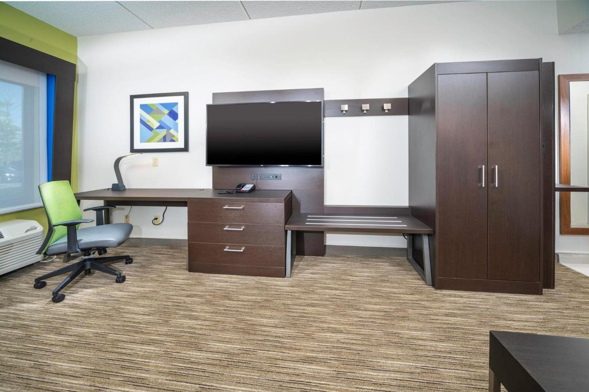 Holiday Inn Express Clayton Southeast Raleigh by IHG photo 30