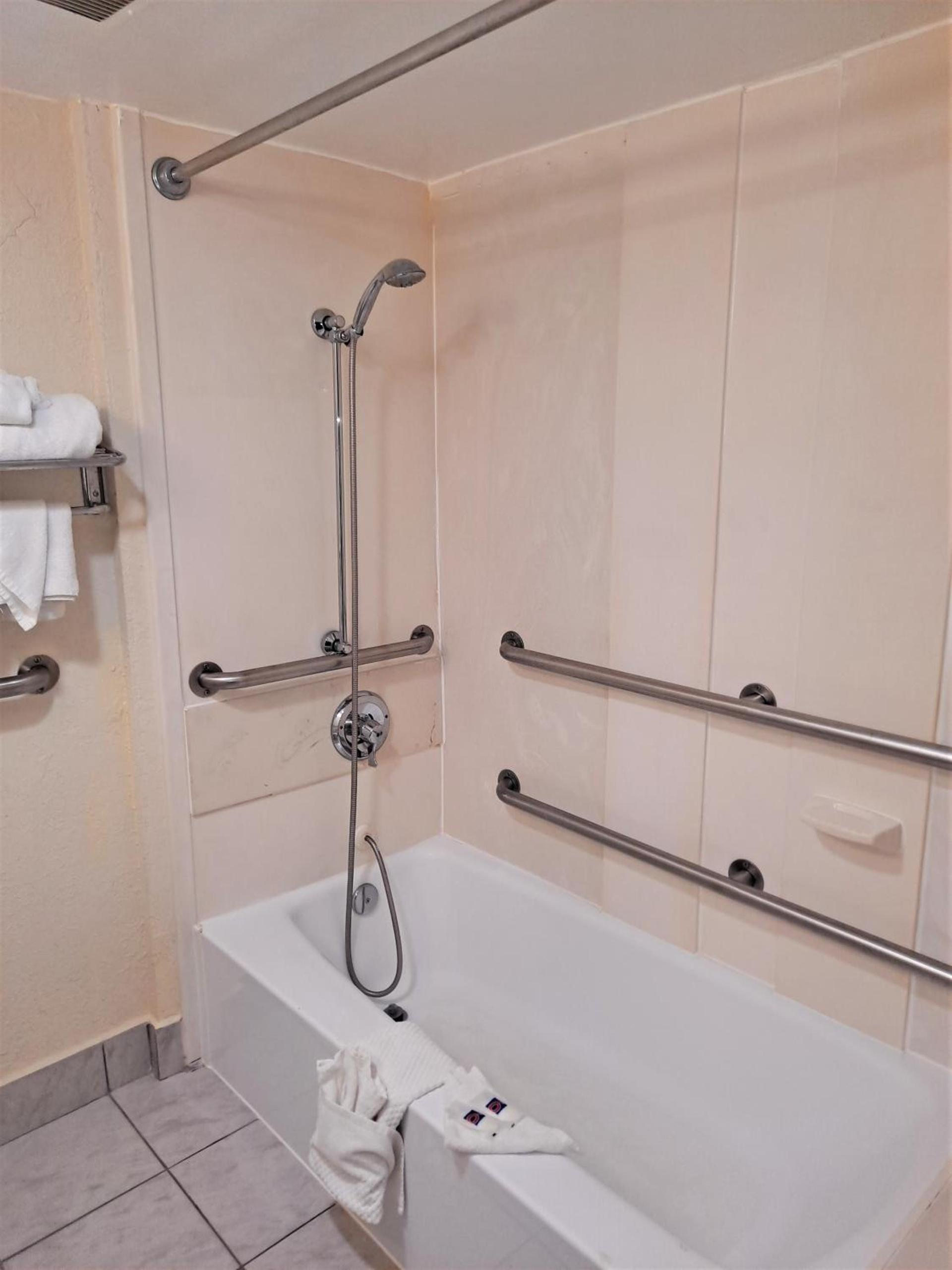 Suites Catonsville MD Baltimore West photo 33
