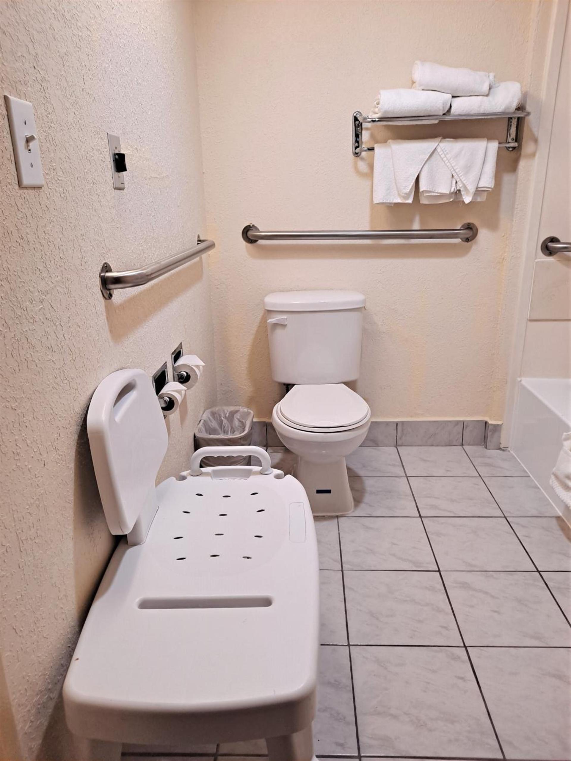 Suites Catonsville MD Baltimore West photo 32