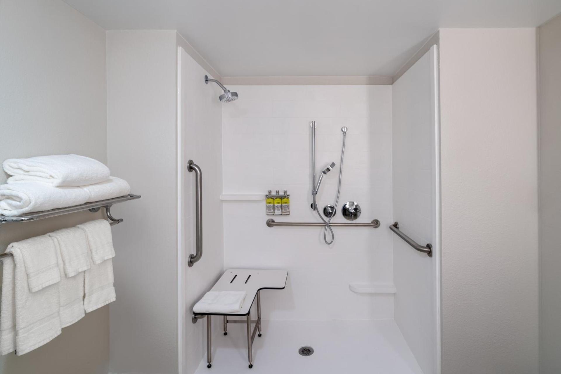 Holiday Inn Express Hotel & Suites Bluffton at Hilton Head Area by IHG photo 43