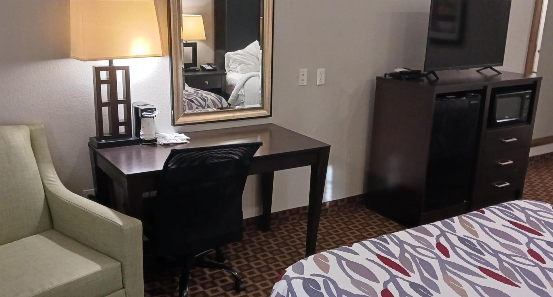 Red Roof Inn & Suites Longview photo 22
