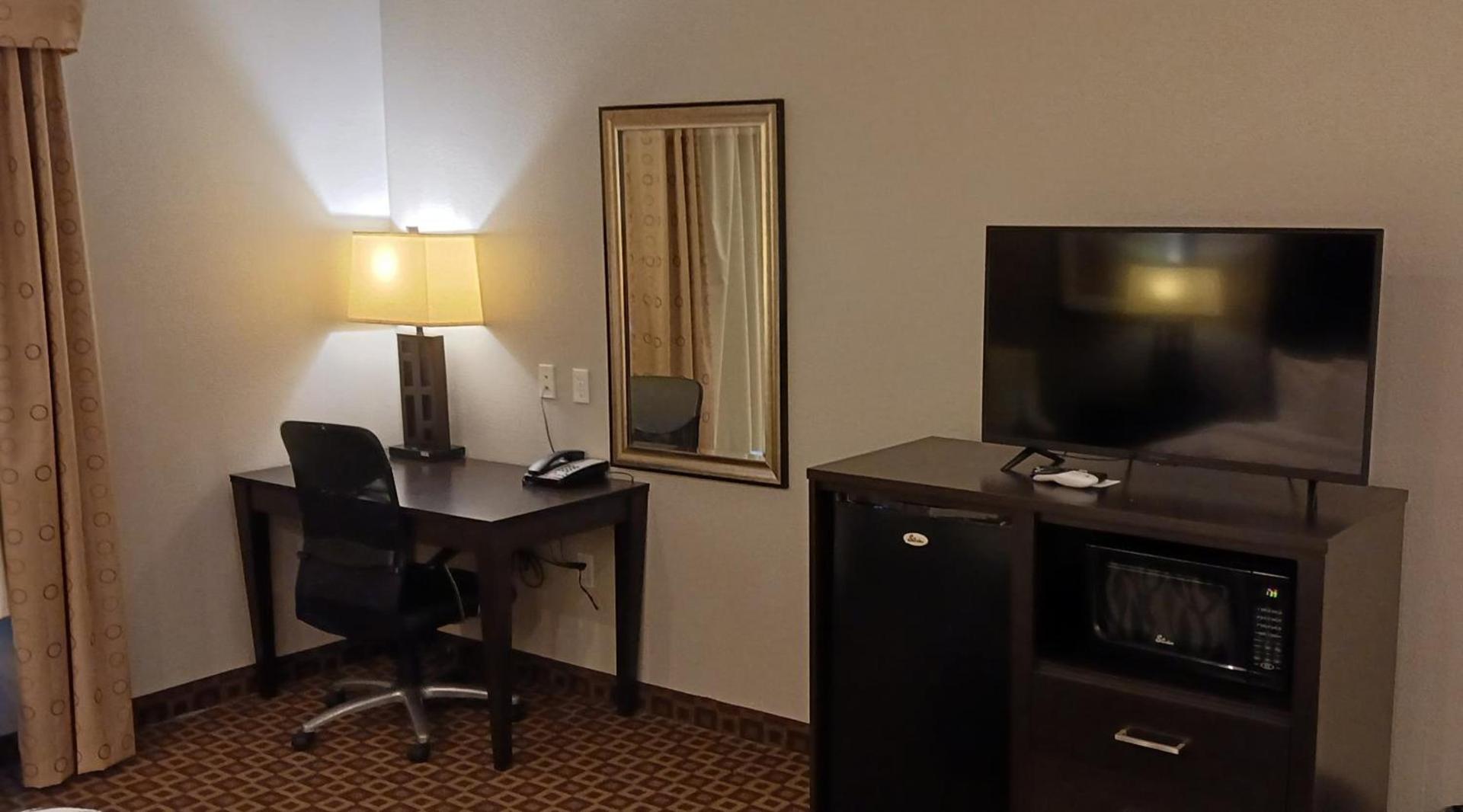 Red Roof Inn & Suites Longview photo 23