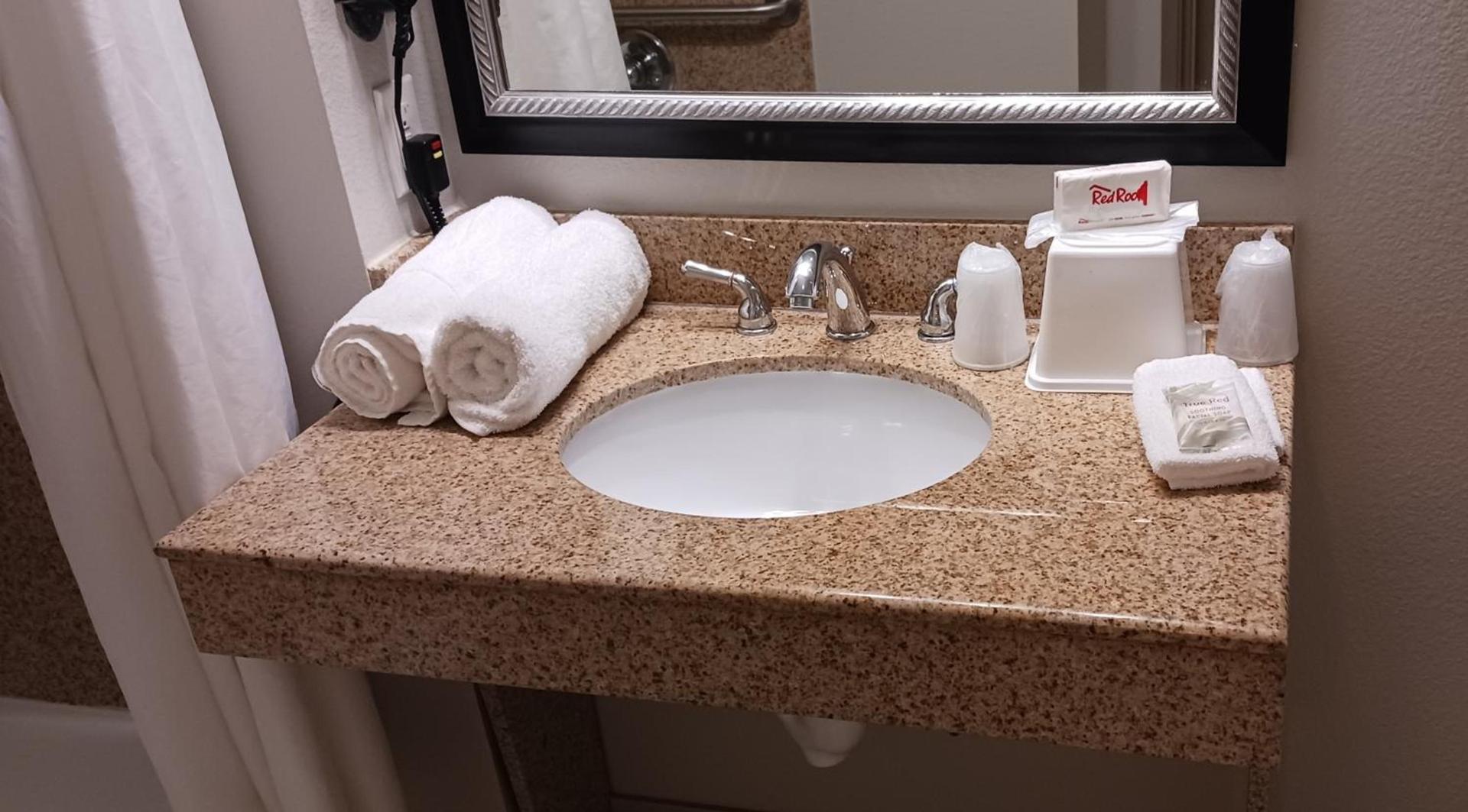 Red Roof Inn & Suites Longview photo 27