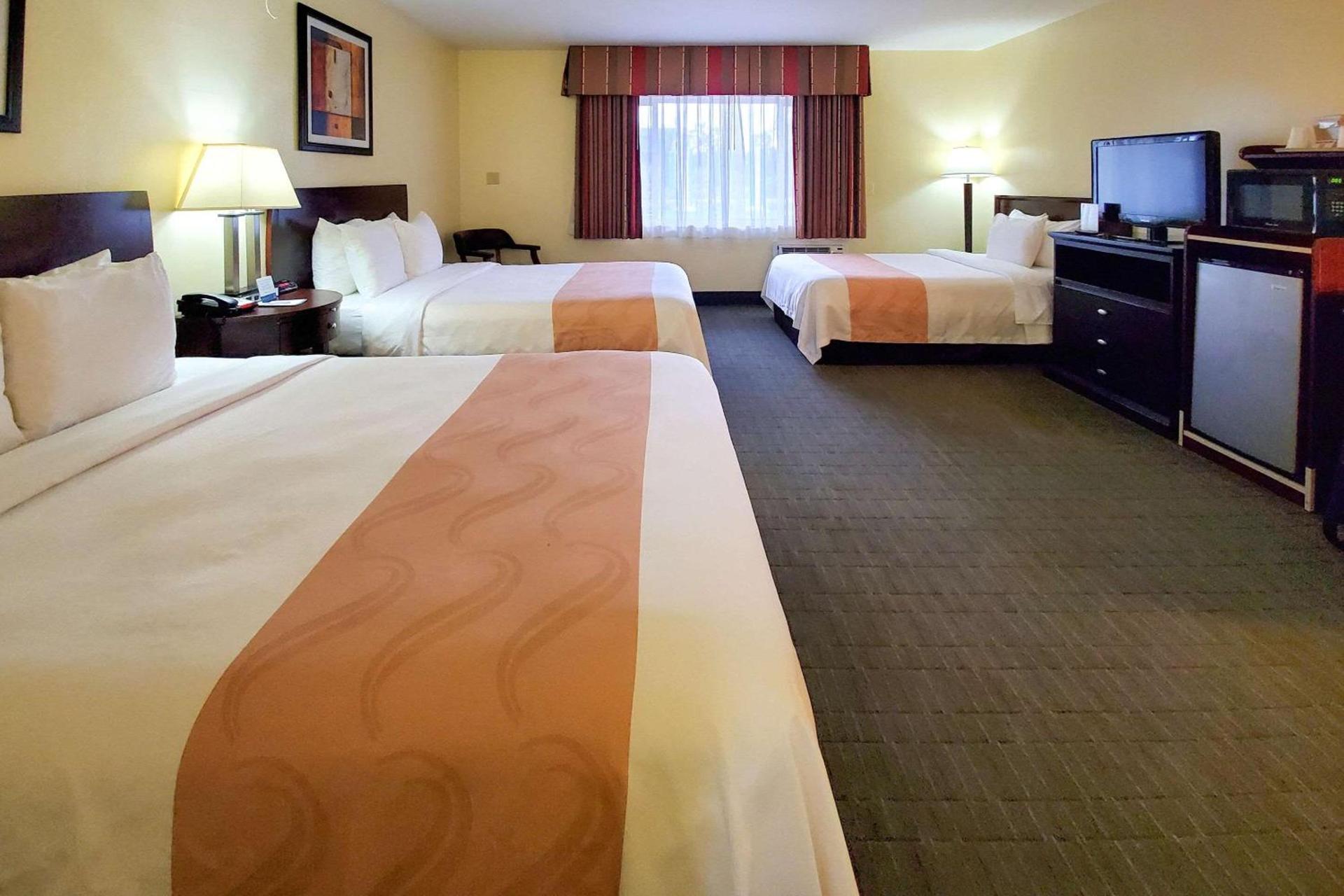 Quality Inn & Suites Anaheim at the Park photo 15
