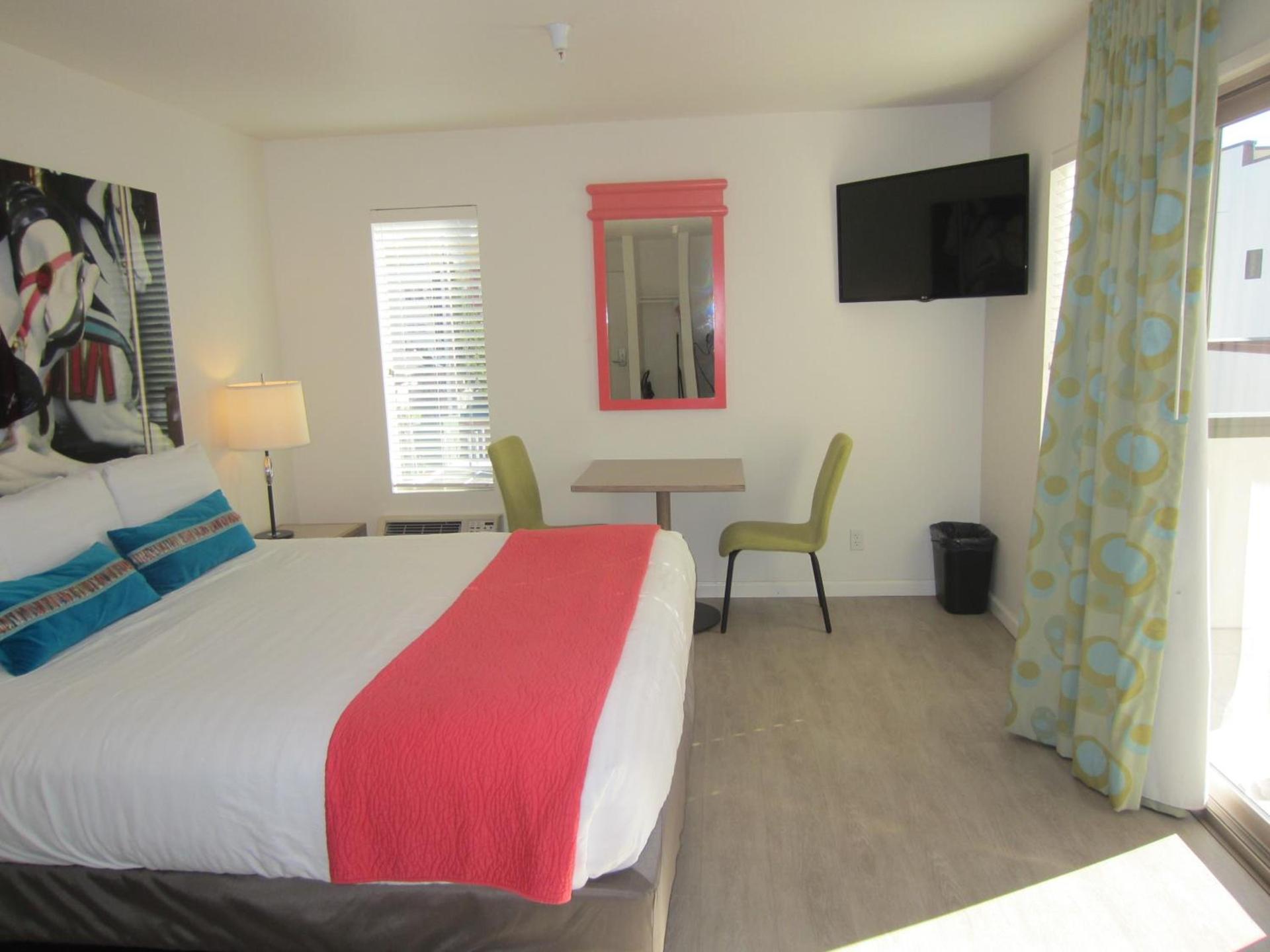 Carousel Beach Inn photo 32