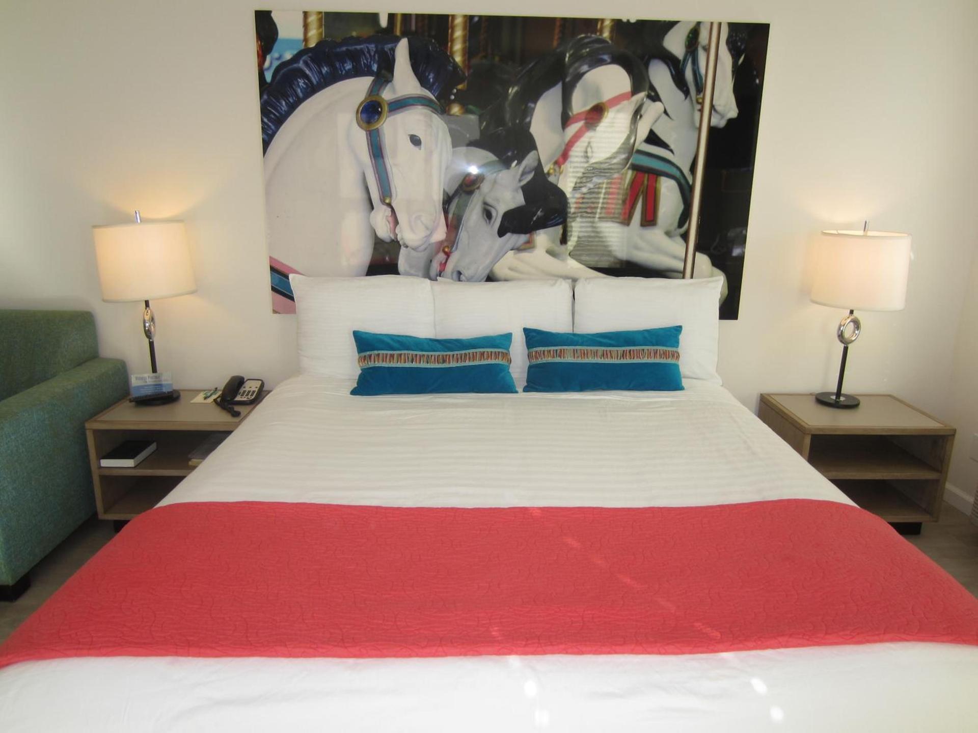 Carousel Beach Inn photo 34
