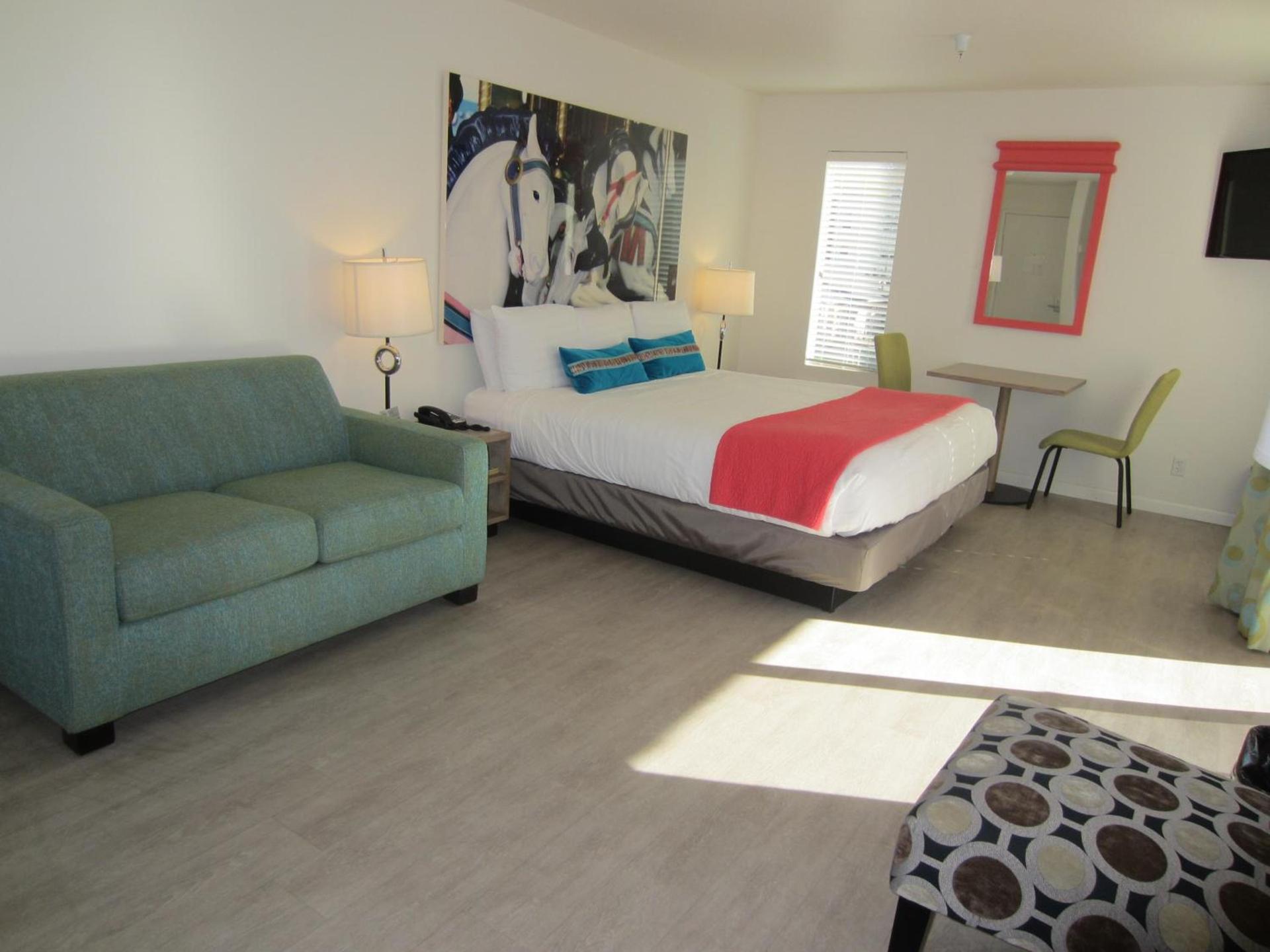 Carousel Beach Inn photo 4