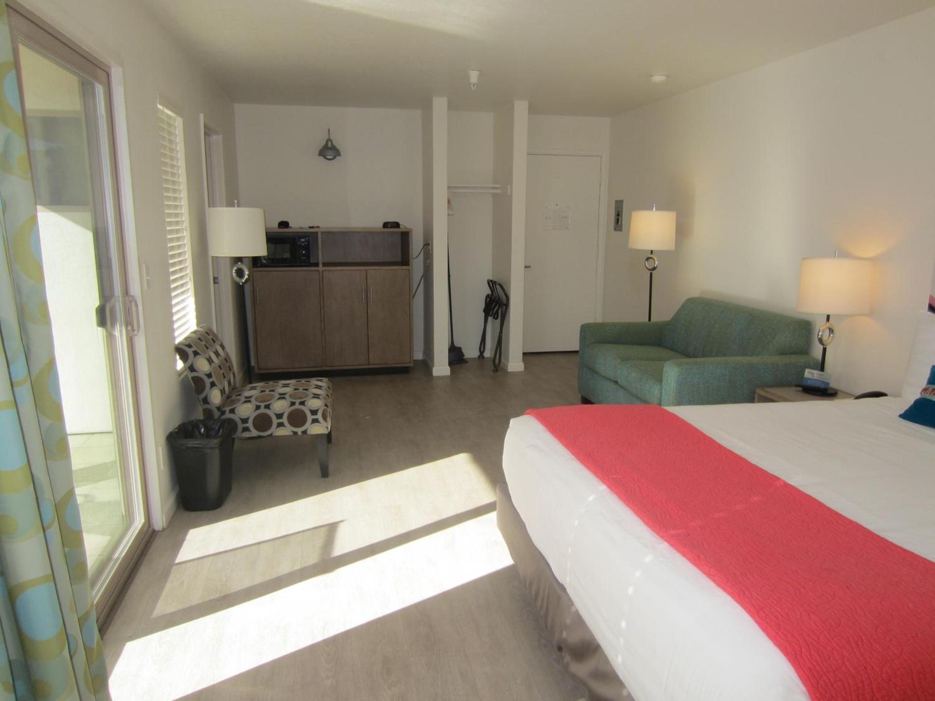 Carousel Beach Inn photo 30