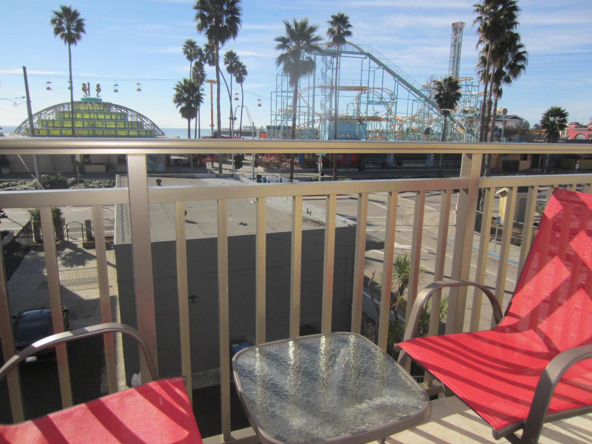 Carousel Beach Inn photo 2