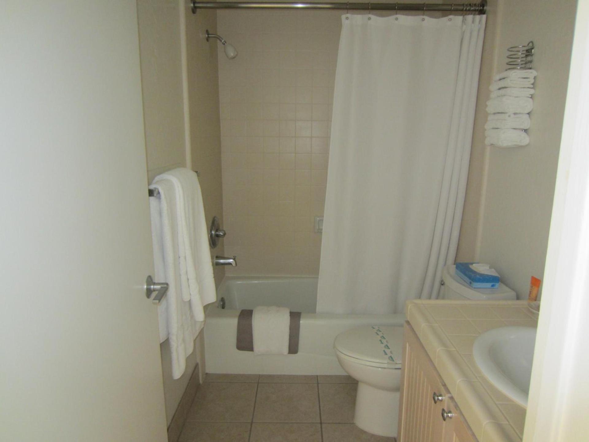 Carousel Beach Inn photo 12