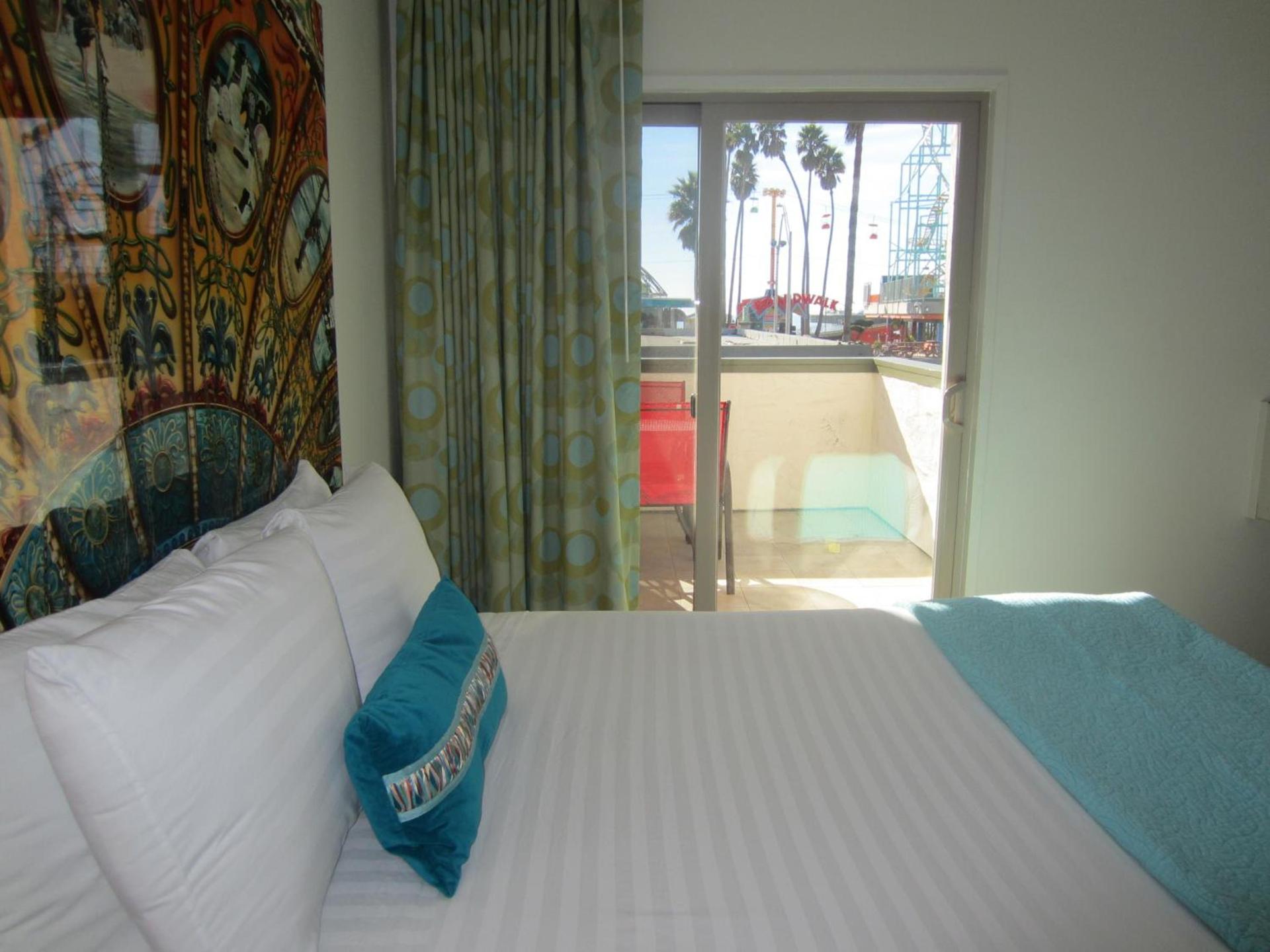 Carousel Beach Inn photo 16