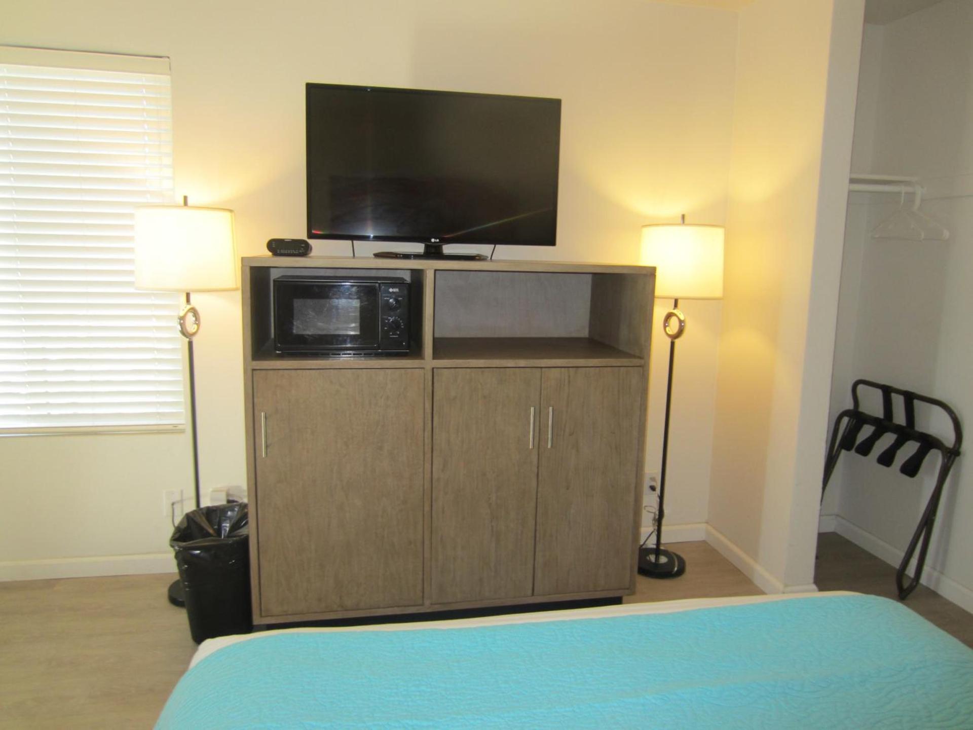 Carousel Beach Inn photo 8